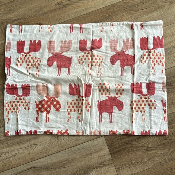 Garnet Hill Moose flannel pillow cases - Picture 4 of 4